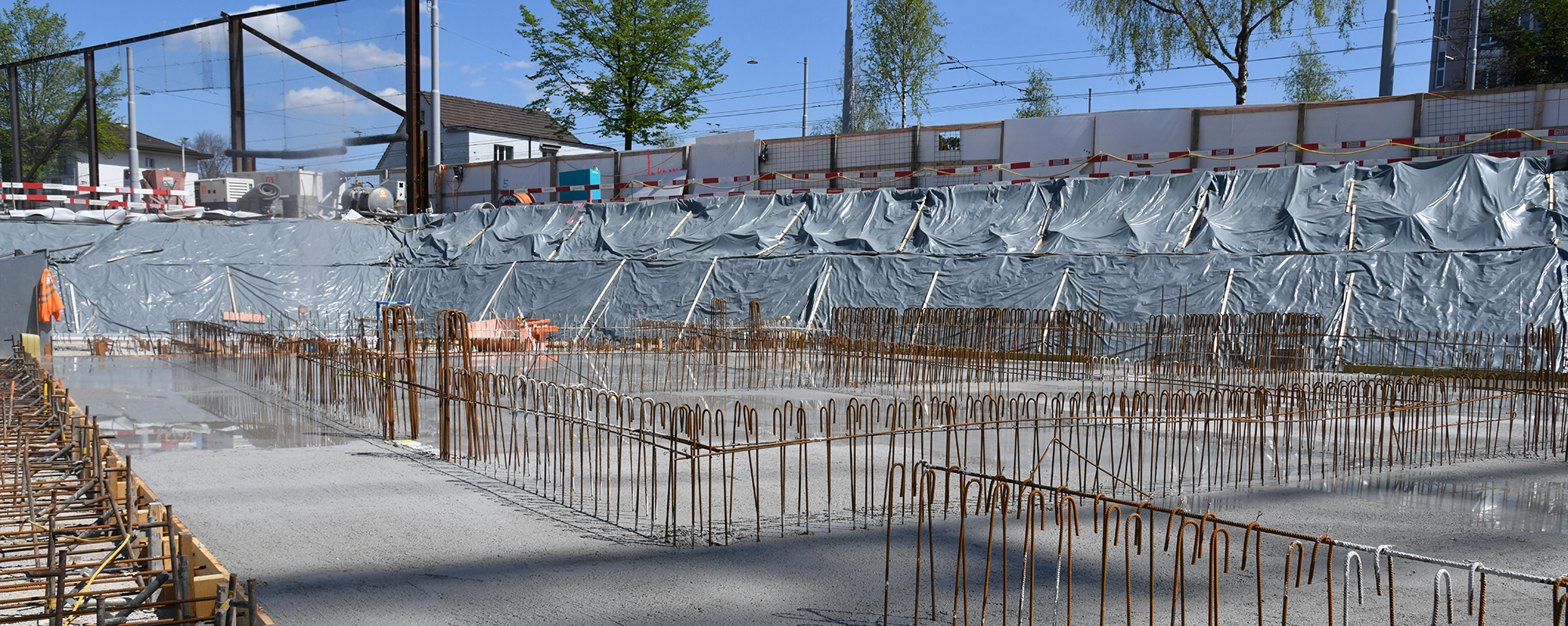 Die Bodenplatte wird mit zirkulit® Beton gebaut.